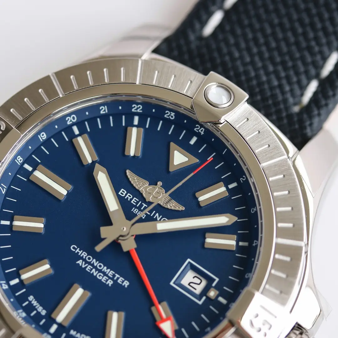 Breitling Avenger Automatic GMT 45 Blue - Image 7
