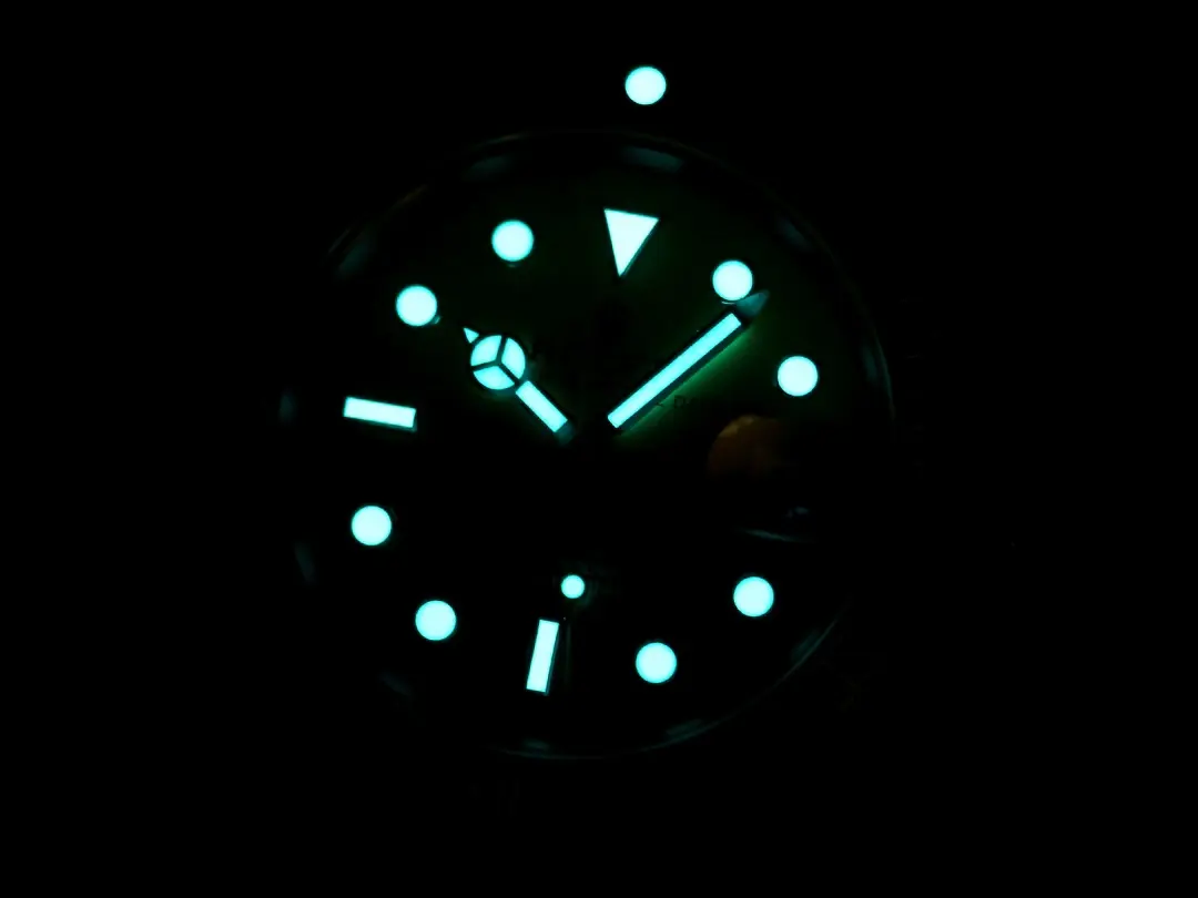 Rolex Submariner PARAKEET – Custom Gradient Green Dial, Black Carbon Fiber Bezel, 904L Stainless Steel - Image 5