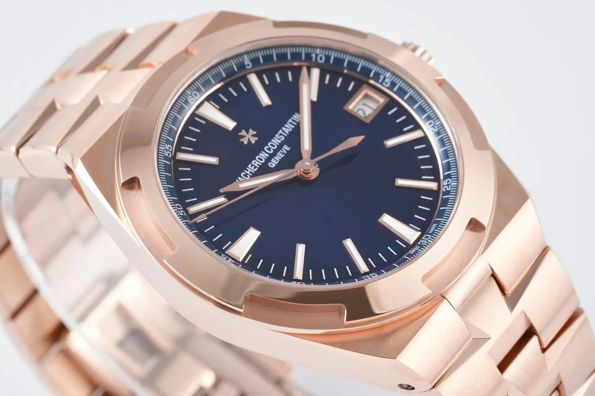 Vacheron Constantin Overseas 4500V Series – Rose Gold Case, Blue Dial, Automatic – Quality - Image 6