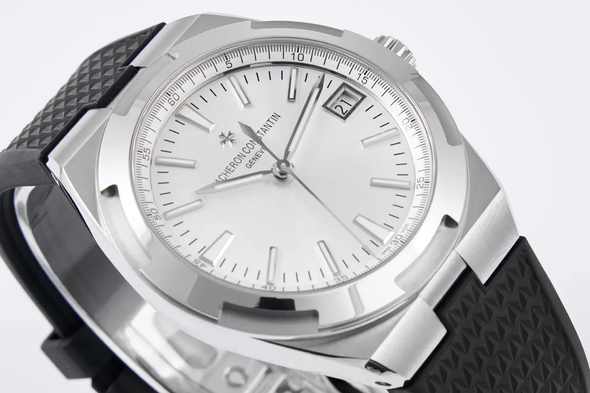 Vacheron Constantin Overseas 4500V Series – Silver Dial with Black Rubber Strap – Luxury Steel – Quality - Image 5