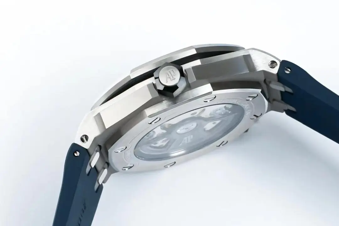 Audemars Piguet Royal Oak Offshore 15720 Blue Rubber - Image 5