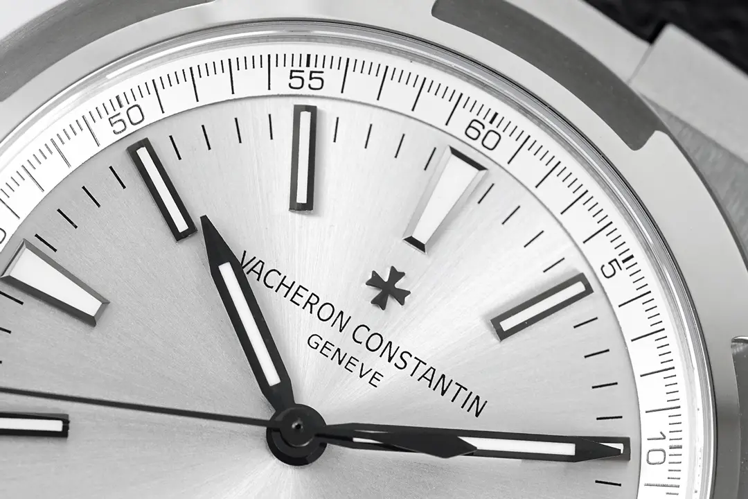 Vacheron Constantin Overseas – Silver Dial, Black Rubber Strap, 41mm Stainless Steel Case - Image 6