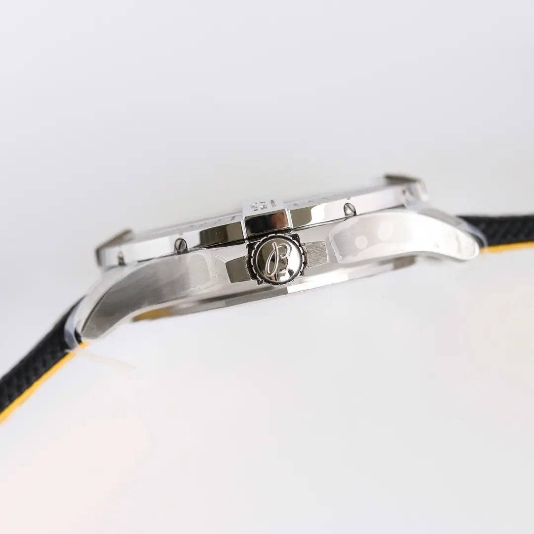 Breitling Avenger Automatic GMT 45 Black - Image 5