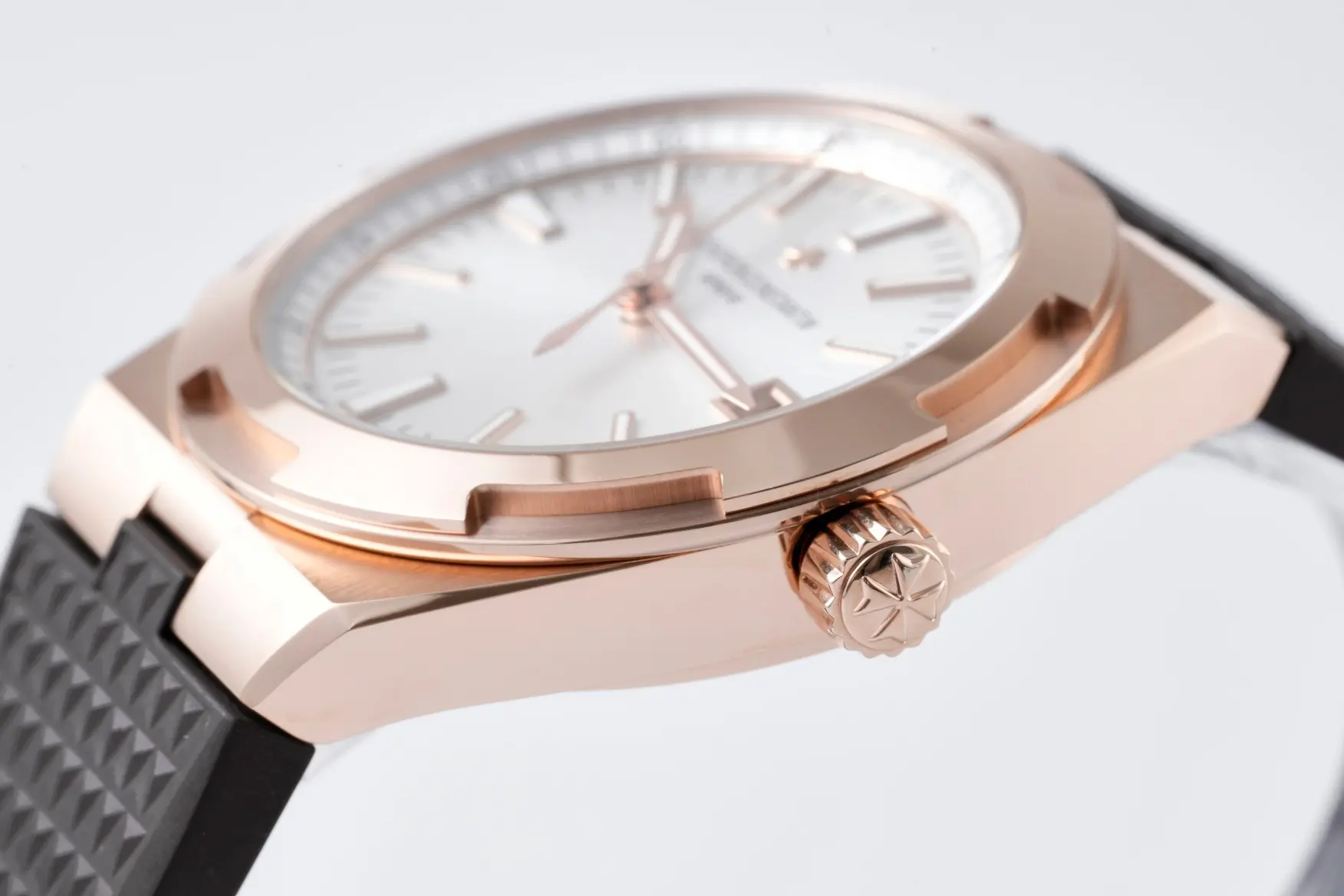 Vacheron Constantin Overseas 4500V Series – Rose Gold Case, Black Rubber Strap, Luxury - Image 7