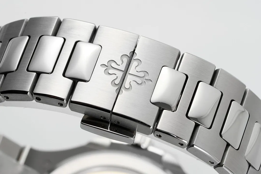 Patek Philippe Nautilus 5811G Blue Dial Steel - Image 8