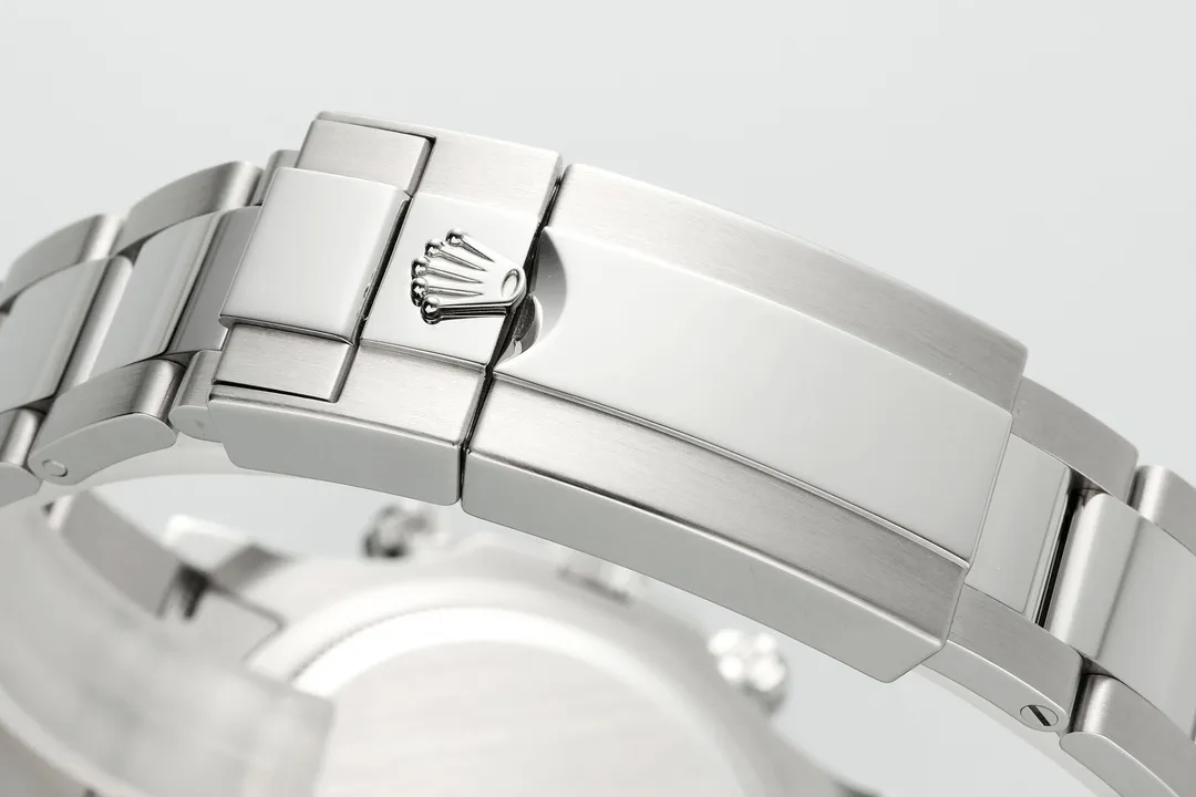 Rolex Daytona M126500LN Watch – Silver, Chronograph Style - Image 9