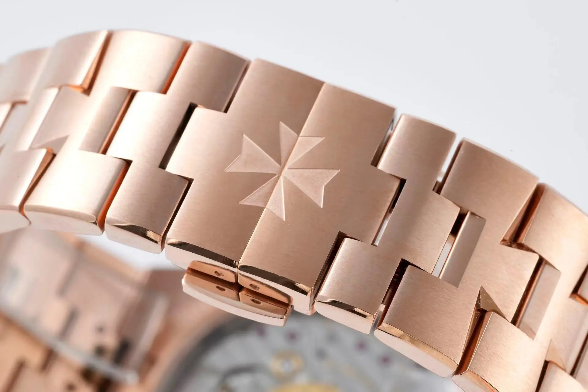 Vacheron Constantin Overseas 4500V Series – Rose Gold Case, Blue Dial, Automatic – Quality - Image 2