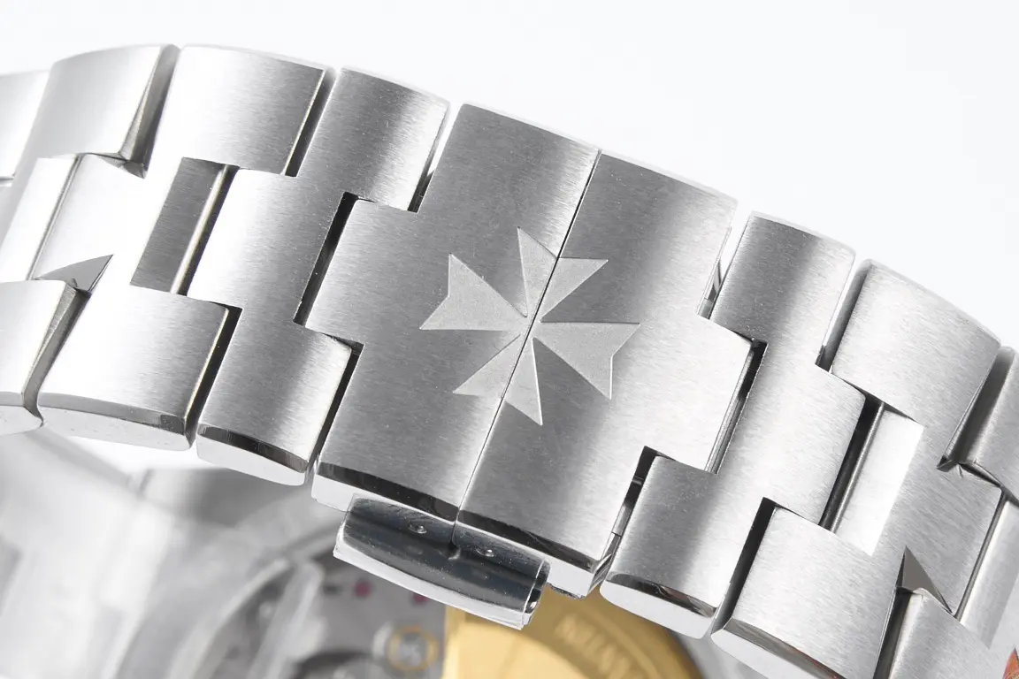 Vacheron Constantin Overseas 4500V Series – Silver Stainless Steel with Black Dial, Automatic Movement Quality - Image 9