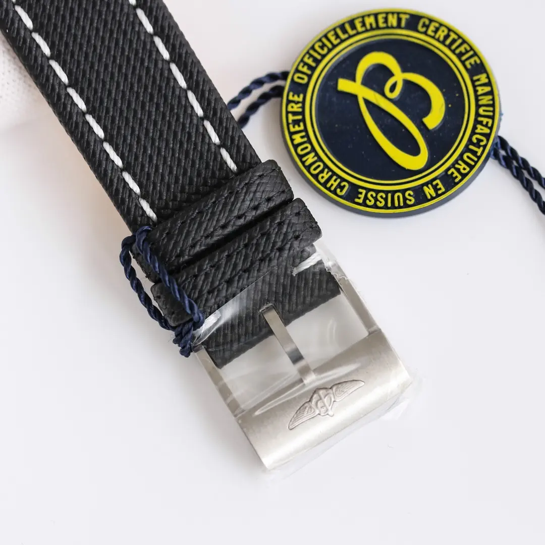 Breitling Avenger Automatic GMT 45 Black - Image 3