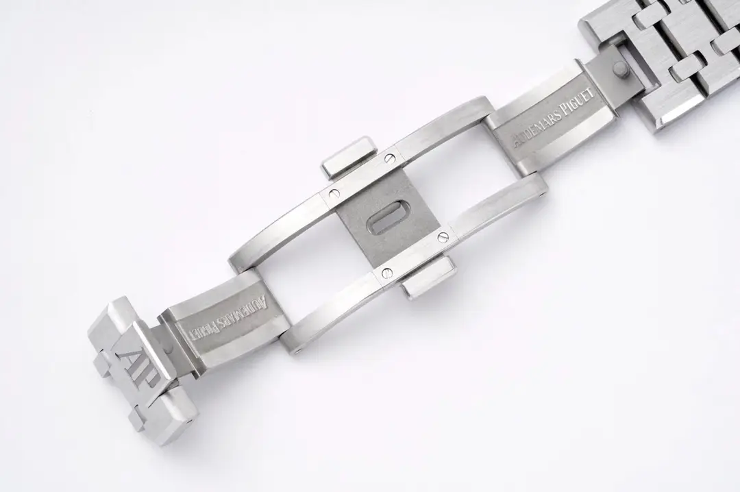 Audemars Piguet Royal Oak 15400 Silver Automatic - Image 18